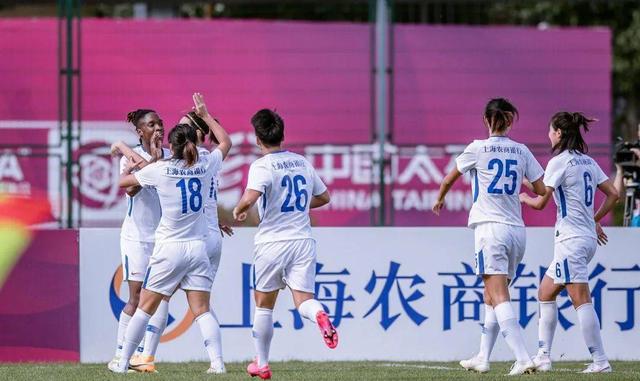 包含瑞士中场组织稳健，指挥全场大获全胜！的词条