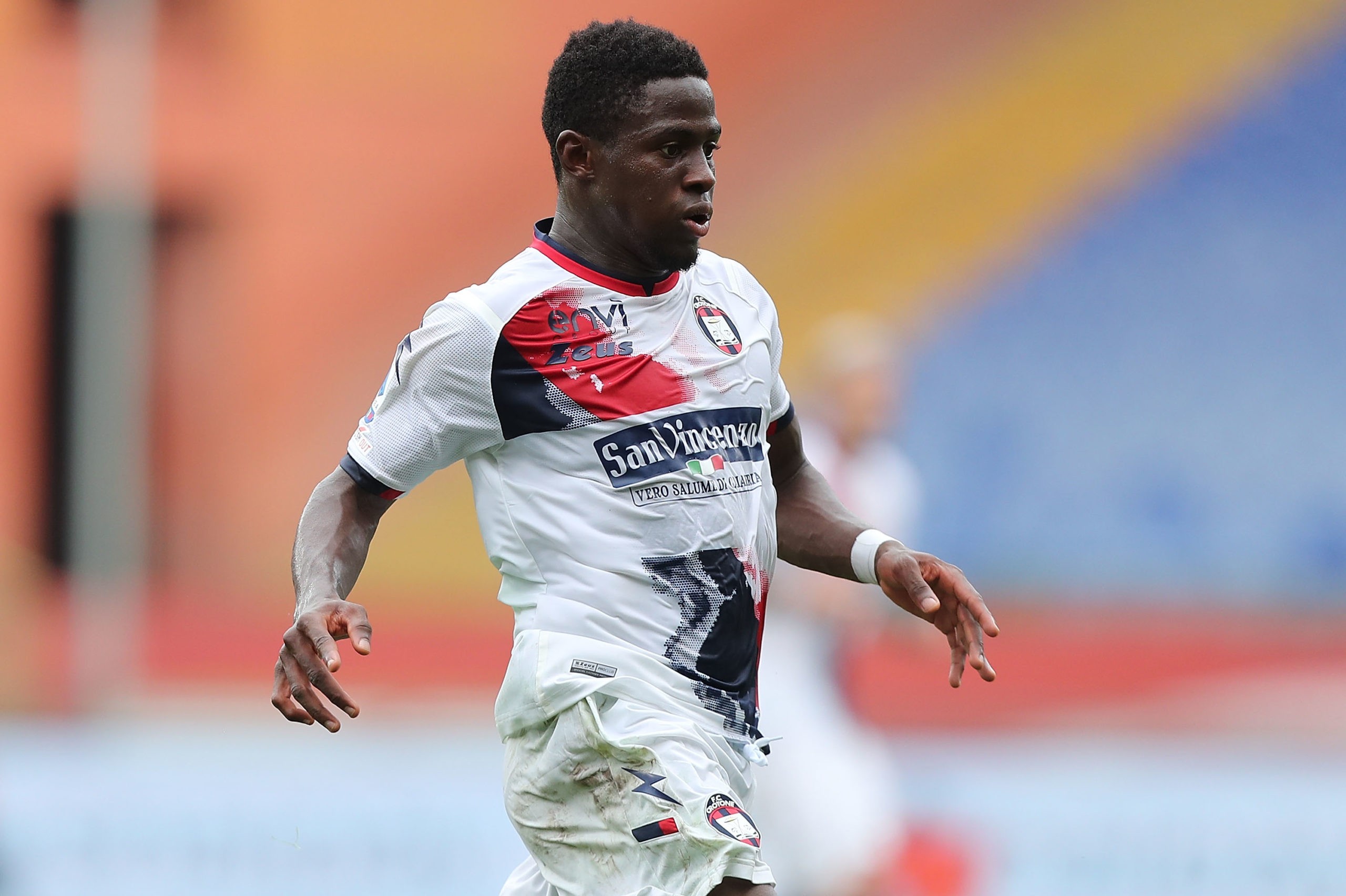 关于意乙劲旅克罗托内主场力克领头羊热那亚的信息