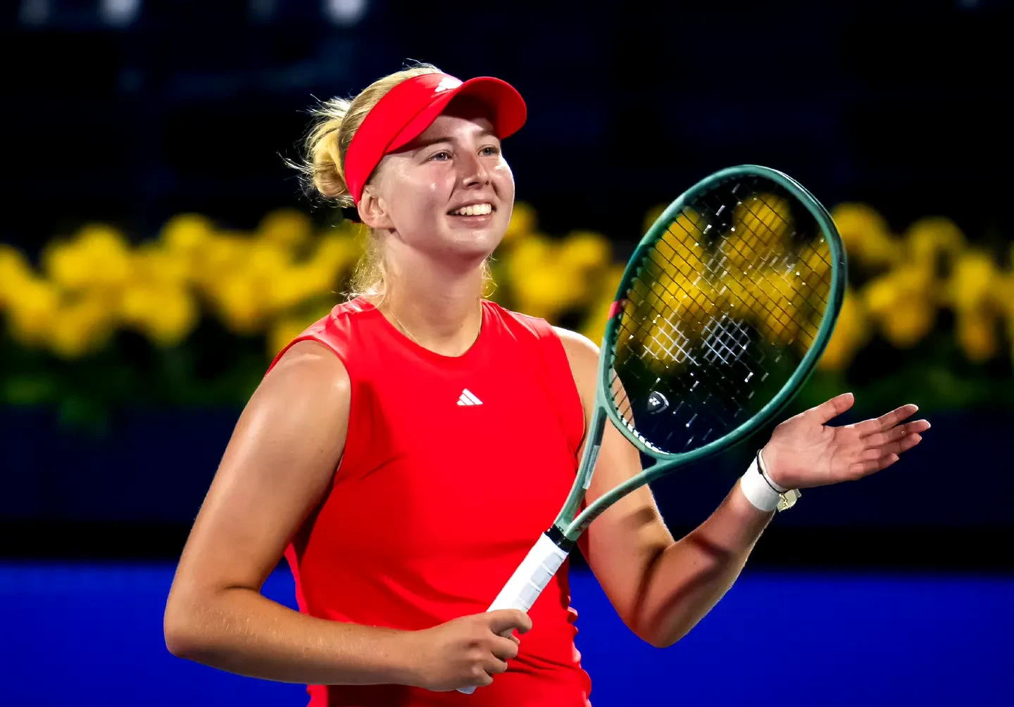 莎拉波娃伤愈复出，出色防守首场表现抢眼，巴黎圣日耳曼球迷欢呼！的简单介绍