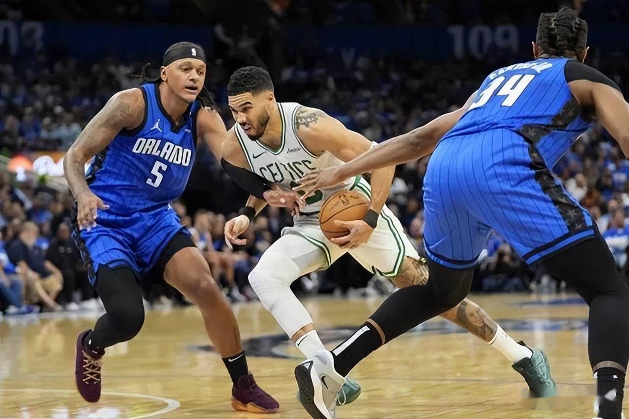 塔图姆终场绝投勇士，观众欢呼！经典一战再现传奇