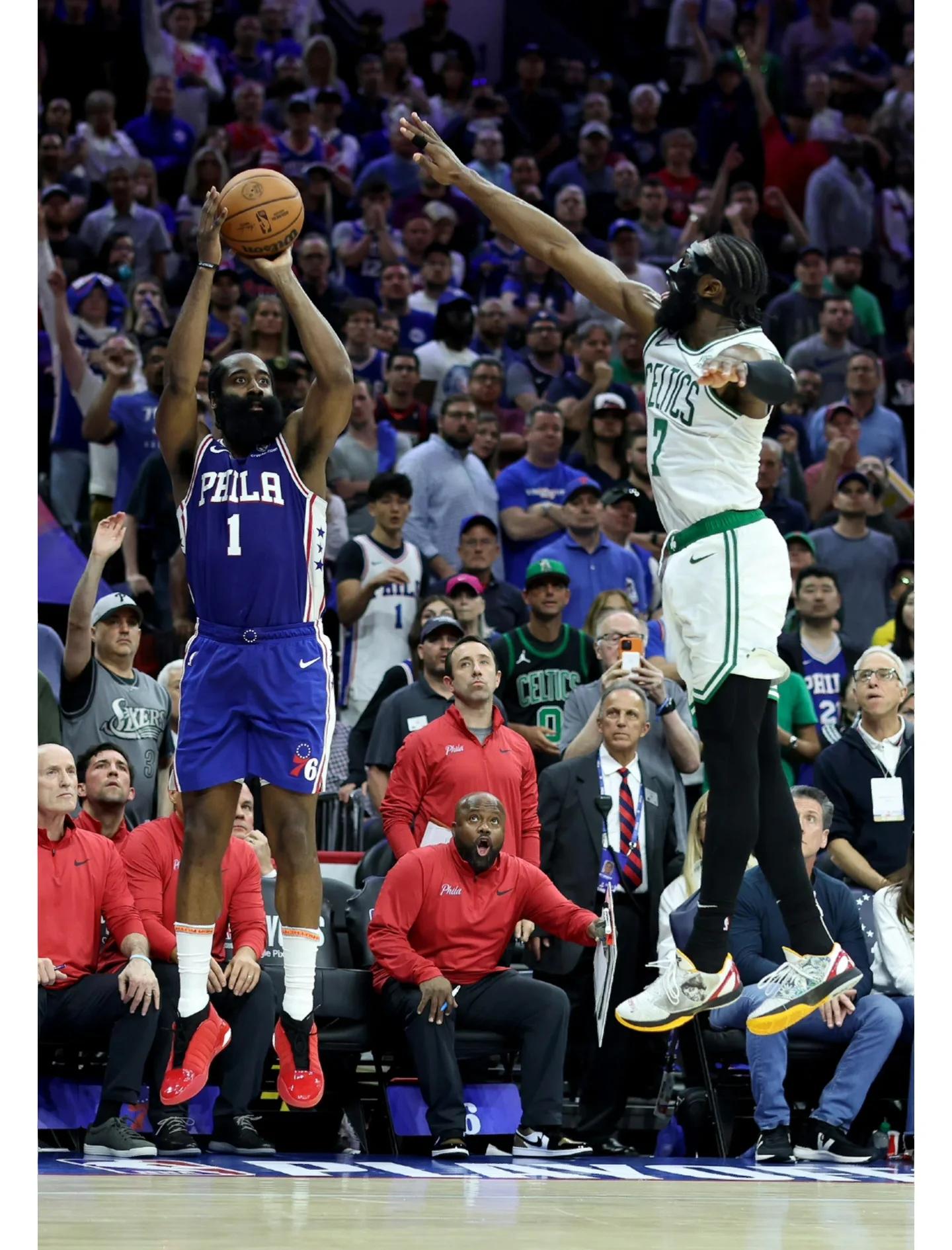 76人球星三分绝杀，全场观众热烈欢呼，威望正在感觉那些方法.的简单介绍